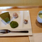 あいや - 抹茶ミュージアム75分プランで頂く自分で作った抹茶と提供して下さった和菓子