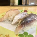 駿河湾朝獲れ回転寿司のぶちゃん - ・清水港3貫握り 340円
(太刀魚、真いわし酢〆、ホウボウ)