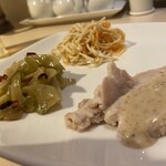 Hontanron - 前菜3種　台湾ゆば、ザーサイ、鶏チャーシュー