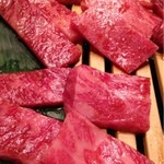 濱田屋 焼肉 ホルモン 五代目 市郎右衛門 - カルビとロースです。