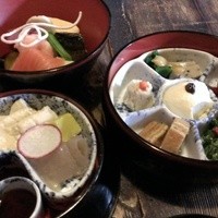 韻松亭 - 茶つぼ三段弁当￥1680