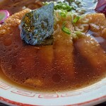 ドライブインいずみ - カツラーメン～カツの脂でスープが円やかに