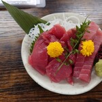 居酒屋 呑兵衛 - まぐろ中落ち　右におまけで中トロ