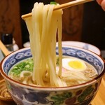 うどん棒 - 10月限定メニュー かすうどん(1,250円)
            国産油かす･あおさ海苔･半熟玉子