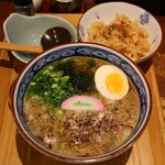 うどん棒 - 10月限定メニュー かすうどん(1,250円)
            国産油かす･あおさ海苔･半熟玉子
            炊き込みご飯セット(+300円)
            生姜ご飯