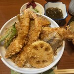 天三 - 海老2本、穴子、蓮根、ナス半身、かぼちゃ2、ししとう2