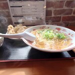 らーめん 紫龍 - 2023年10月　やや横から