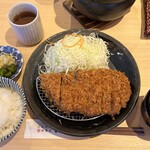 Tonkatsu Kagurazaka Sakura - ハーブ三元豚　リブロースかつ定食（230g）……税込1848円