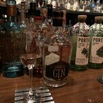 バー ジェントリー - はちみつ風味豊かなカナダのジン