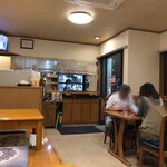 やまと - 綺麗で清潔な店内です