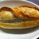 ブーランジェ エス・カガワ - 優しい甘さの練乳バタークリーム入りミルクフランス140円