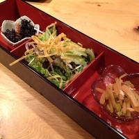 魚匠 基  大門町 - サラダと前菜。