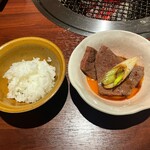 炭火焼肉 あもん - トリュフ玉子のすき焼きはご飯と一緒に