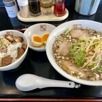 喜多方ラーメン 坂内 小法師 - すだちと炙り椎茸が香るさっぱり塩ラーメン@970円+ねぎ塩炙り焼豚ご飯・味玉セット@350円