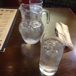 アジクラズ ダイニング - かわいいピッチャーとお水(容器が熱処理）で清潔感あり(温かった）