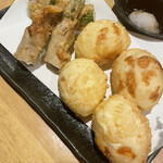 天ぷらと日本酒 明日源 - アスパラ肉巻き　半熟卵