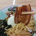 Nigou Baiten Oguma - 酸っぱいチャーシューとメンマにびっくり。その後異変なし。ラーメン 500円