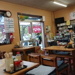 Nigou Baiten Oguma - 渋い店内。こういう雰囲気好き。接客は丁寧で優しい。