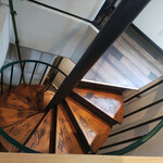 麺屋 優光 - 螺旋階段は狭くて少し怖いです