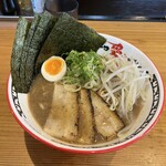 とんこつ愛があふれてる ラーメン とりこ - 極めて濃厚豚骨ラーメン、炙りチャーシュートッピング、大盛