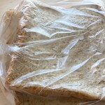 石窯パン工房 ぴーぷる 本店 - パンを購入する方に無料でもらえるパンのミミ
