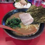 横浜ラーメン おか本 - 