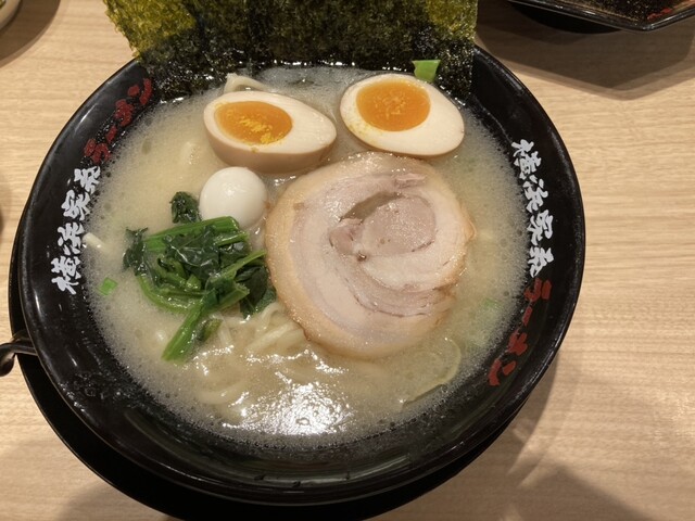 Yokohama Iekei Ramen Yuurakuya Okazaki Uto Ten photo 5