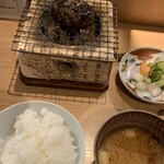 Gohan Notamenohan Bagu Itou - 焼き立て熱々をいただく和風寄りランチ《ハンバーグ定食 (ハンバーグ3個) 1,700円》＊ご飯(宮城県産つや姫土鍋炊立て)、味噌汁(ナメコと油揚げ)、漬物、以上おかわり自由