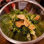 ホルモン豚金 - 「青ネギポン酢」（300円）