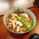 蝦夷前そばと豚丼 北堂 - 豚ねぎ生姜蕎麦 880円