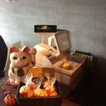 アジクラズ ダイニング - レジにて手招き猫が　　　ありがとうござ～い