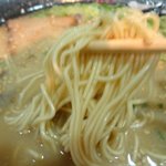 一竜 - バリカタがお似合いの、小麦の味が残るストレート麺