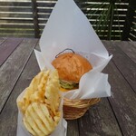 ビーチ バーガー 9 - 食べごたえのある ワッフルフライドポテト