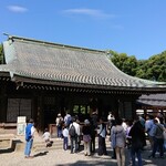 Nigou Baiten Oguma - 売店は氷川神社拝殿の右手にある大宮公園内。