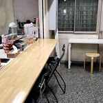まる池 - イートインスペース