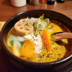 スパイス&ラーメン橙 - 半熟たまごとハンバーグの洋風スープです。