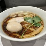 Ramen KURUMU - 肉ワンタン麺 黒＋味玉