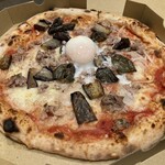 Pizzeria Bakka M'unica - 半熟卵と自家製サルシッチャ（ビスマルク）