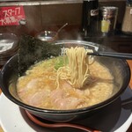 河童ラーメン本舗 - 細麺が絡む