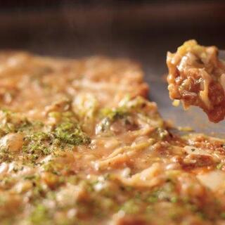 Add toppings to Okonomiyaki and monja to create your own original♪