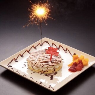 Dessert plate service with message and fireworks for birthday guests♪