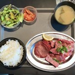 Yakiniku Matsumoto - 赤身セット 塩タン付き お肉大盛り 全貌
