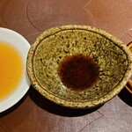 馳走 啐啄一十  - 薬味
      オリジナル調合の醤油
      33年間継ぎ足しのポン酢
      塩(キプロス産岩塩)