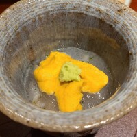 馳走 啐啄一十  - ③本ミル貝(愛媛県産)の海水ジュレ掛け、赤雲丹(愛媛県産)載せ