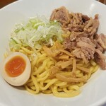 親鶏らぁ麺 いし川 - 親鶏油そば（太縮れ麺）＋肉多く