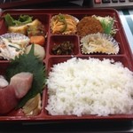 秀寿し - 出前の日替わり弁当550円。