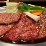 贅沢焼肉三昧 和牛ひとり - 赤身三種¥1880(カルビ　ロース　ハラミ)