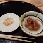 料理や かし森 - 柿の白和えとエノキとイクラ（盛り付けの形が悪いのは写真撮る前に手を付けてしまった）