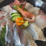 玉しげ - 海鮮丼¥1,800
