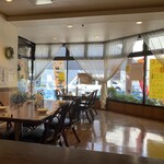 チャイニーズレストラン館 - 2023/10  店内は、そんなに明るくなく米国カルフォルニアの郊外のチャイニーズレストランという雰囲気。